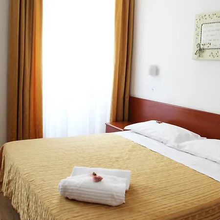 Al Viale Τεργέστη